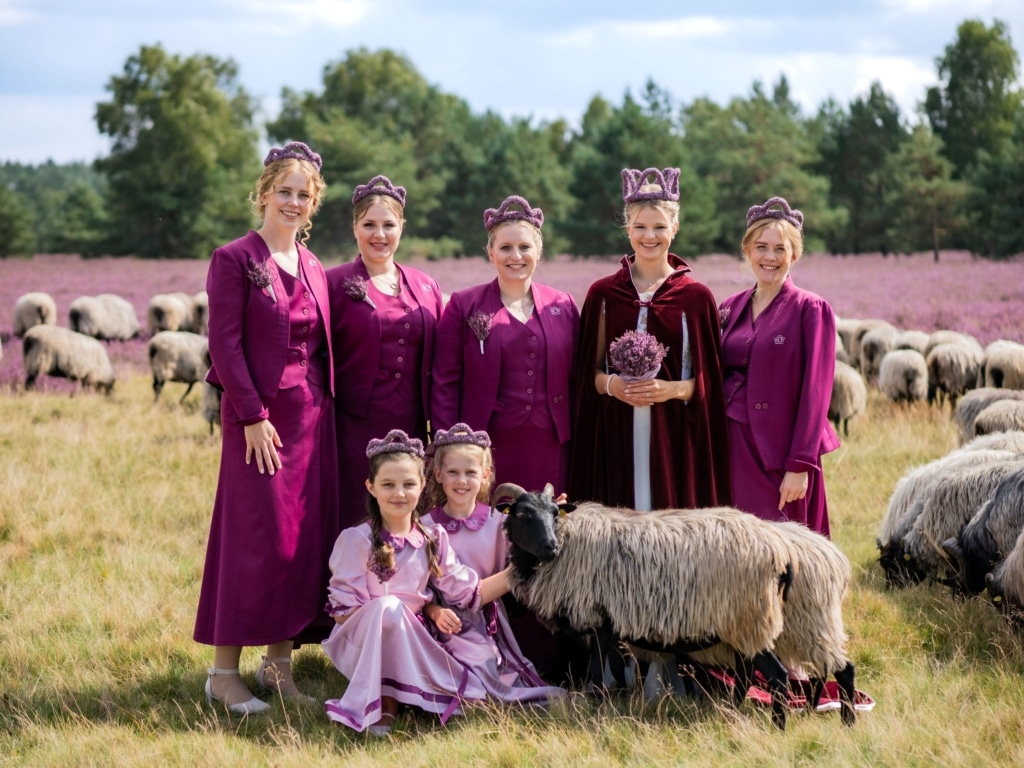 Heidekönigin mit Hofstaat | Foto: Schneverdingen Touristik
