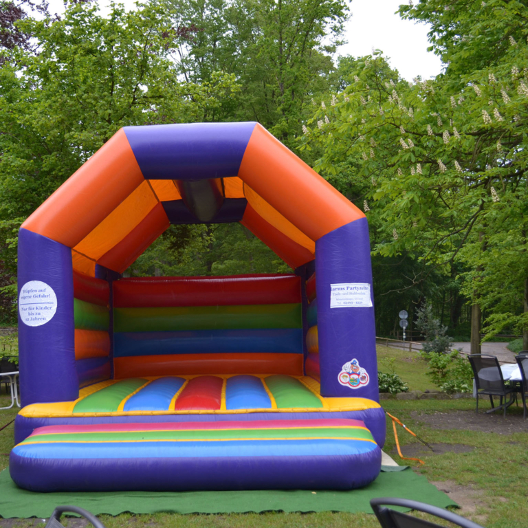 Children's play corner bouncy castle | Celebrating at Landhaus Haverbeckhof