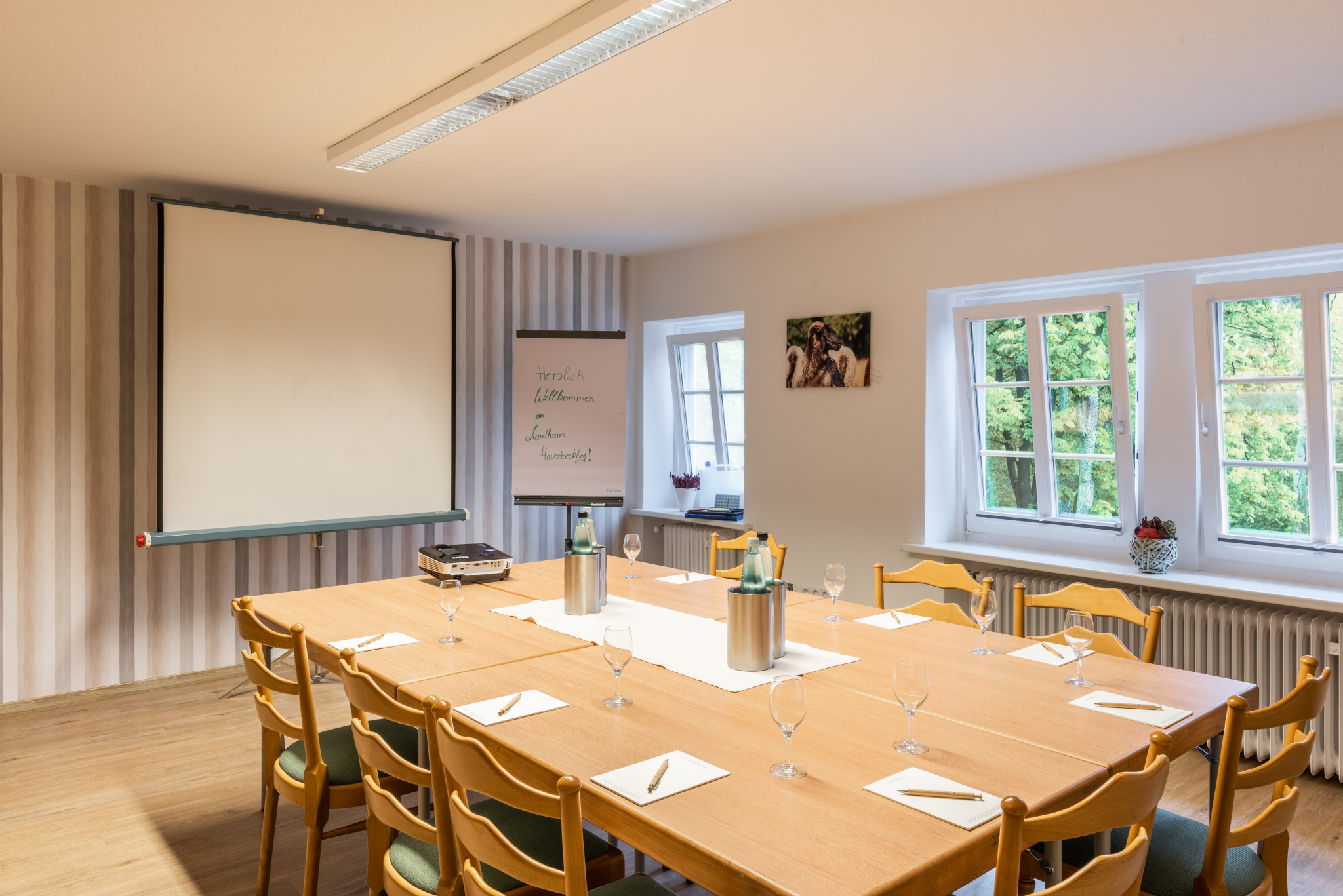The meeting room on the upper floor is suitable for a maximum of 10 people | Photo: Markus Tiemann