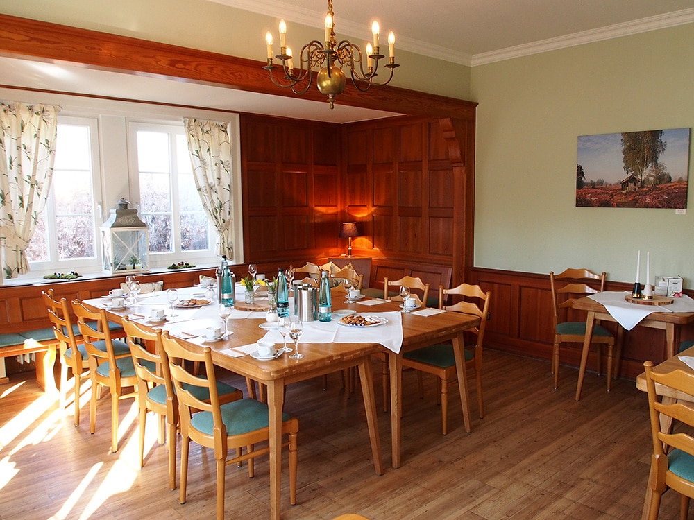 Meetings in the wood-panelled "Toepferzimmer" in the main house | Landhaus Haverbeckhof